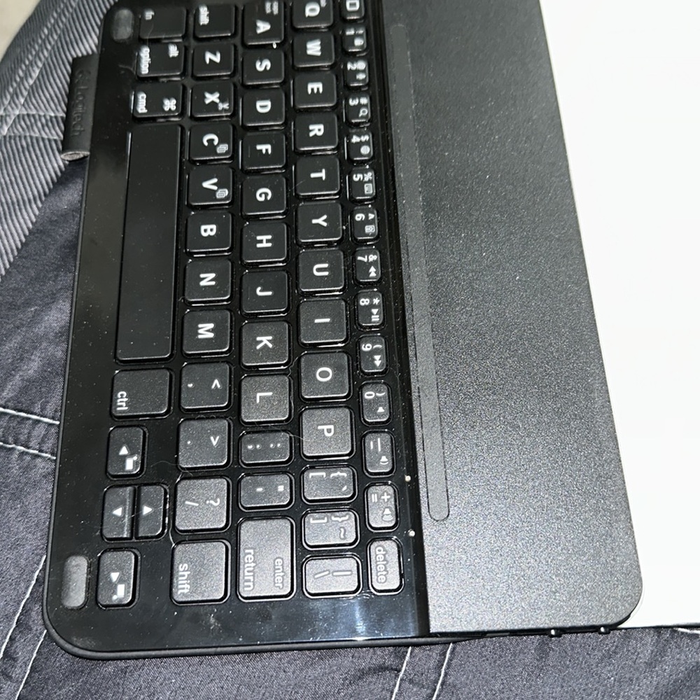 iPad mini Logitech keyboard - Picture 7 of 9